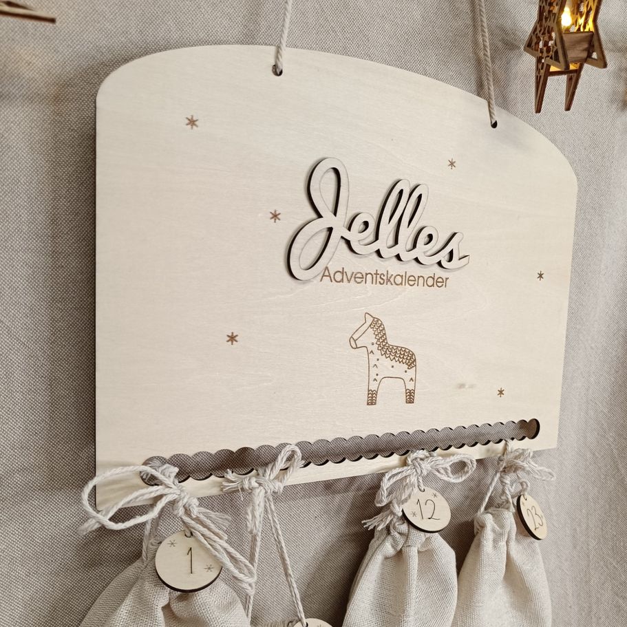 Personalisierbarer Adventskalender aus Holz zum Aufhängen – individuell gestaltbar mit Namen, wiederverwendbar und dekorativ für Weihnachten