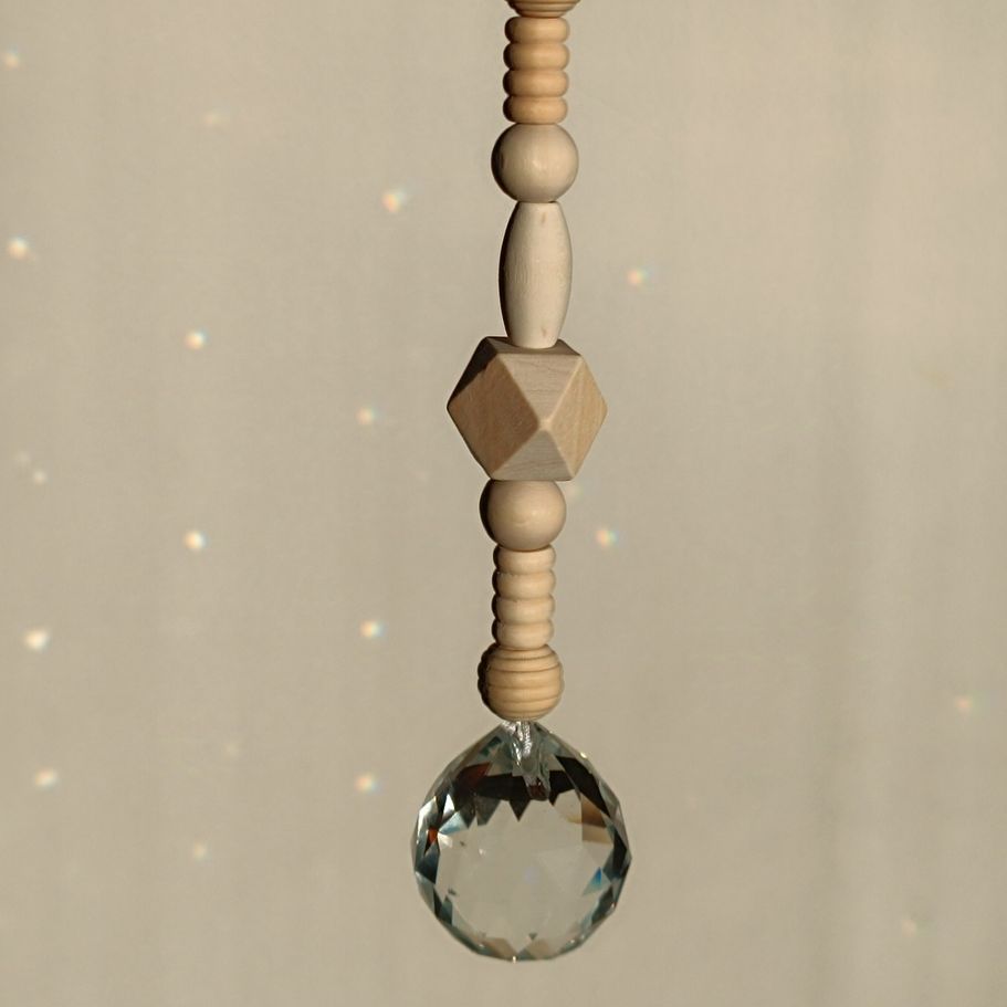 Handgefertigter Suncatcher aus Glas mit Kristall – dekorativer Lichtfänger für Fenster, erzeugt Regenbogenreflexe und stimmungsvolle Akzente